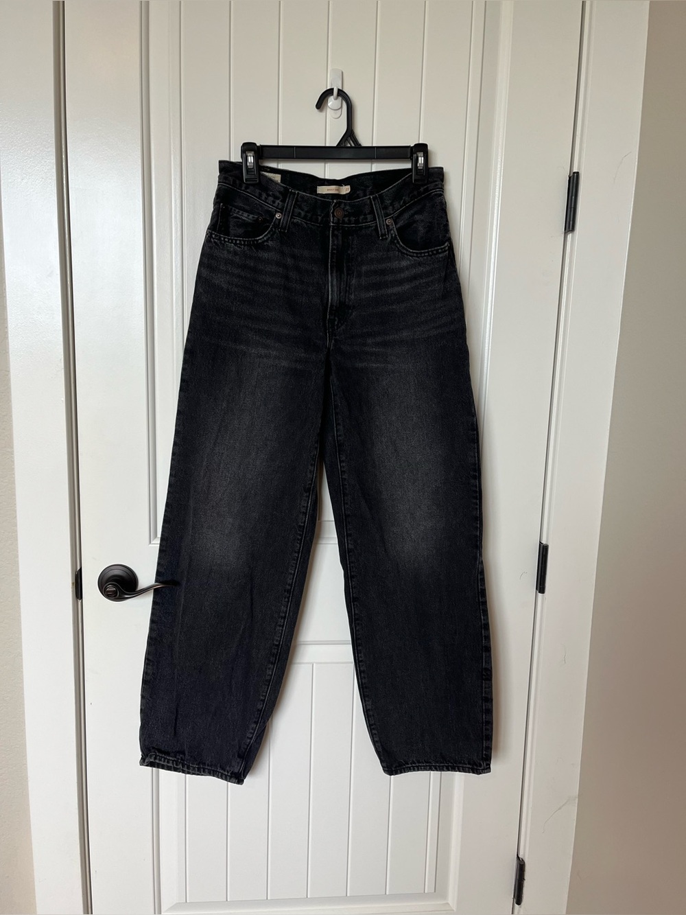Levi’s black slightly faded women’s jeans, baggy fit